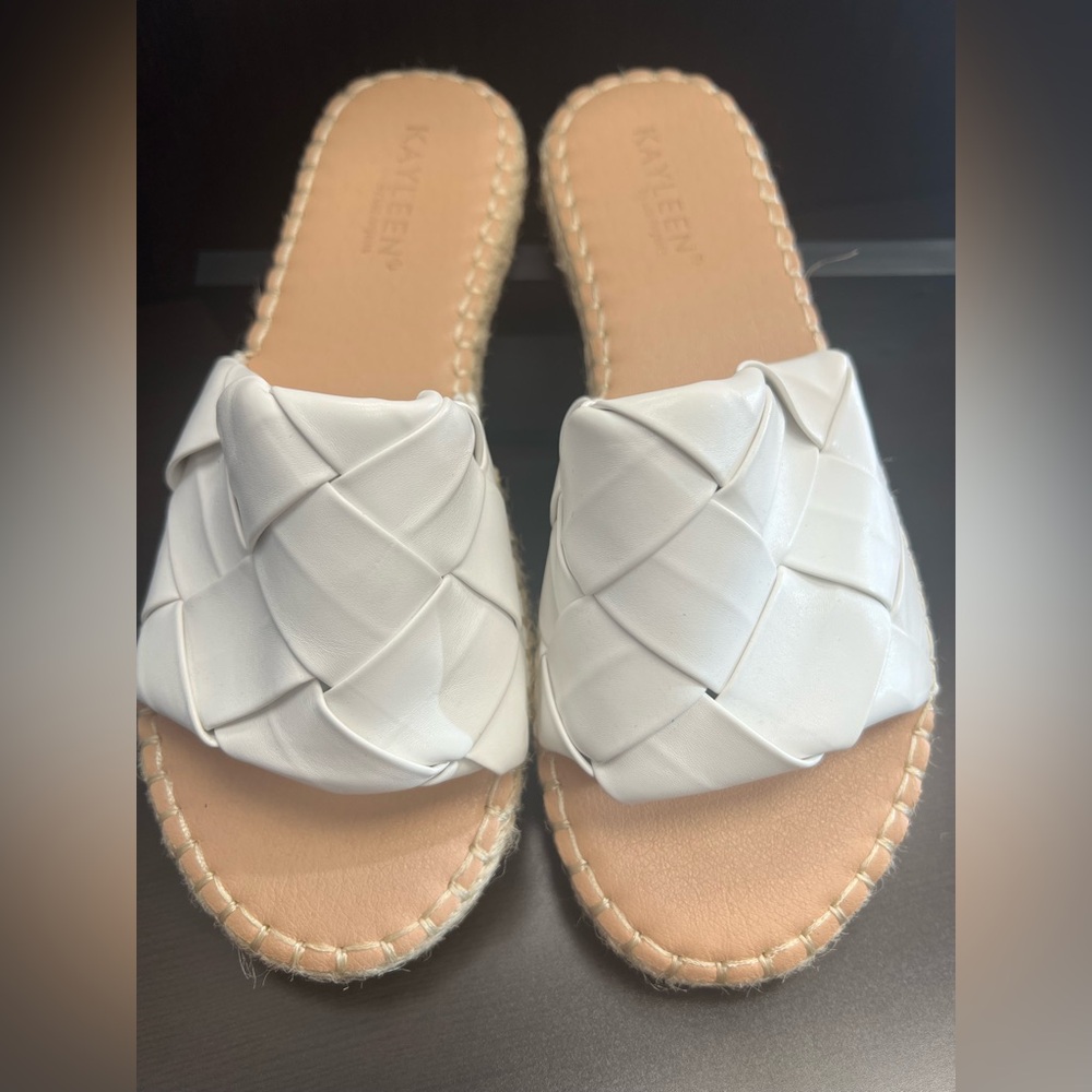 Kayleen Los Angeles White Woven Sandals size 7.5